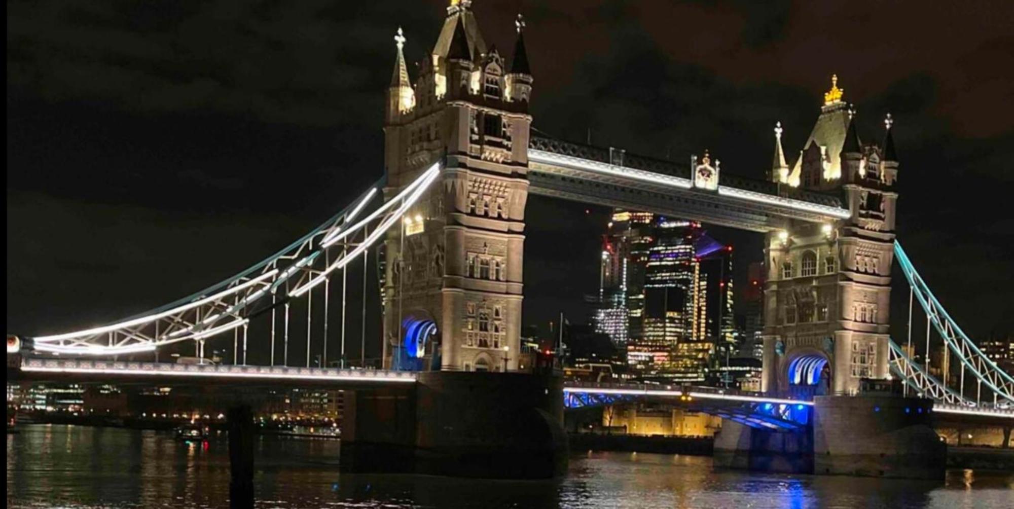 Tower Bridge Roof Jacuzzi Boutique Parking